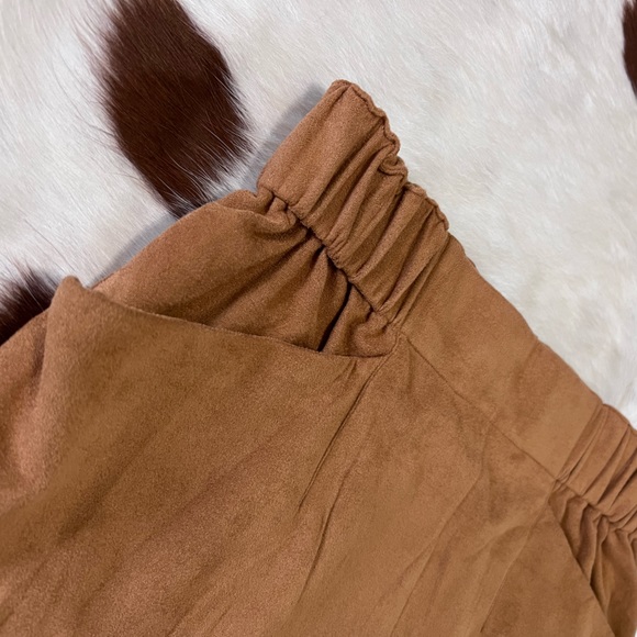 NWT Brown Faux Suede Skirt with Pockets! - Picture 5 of 6